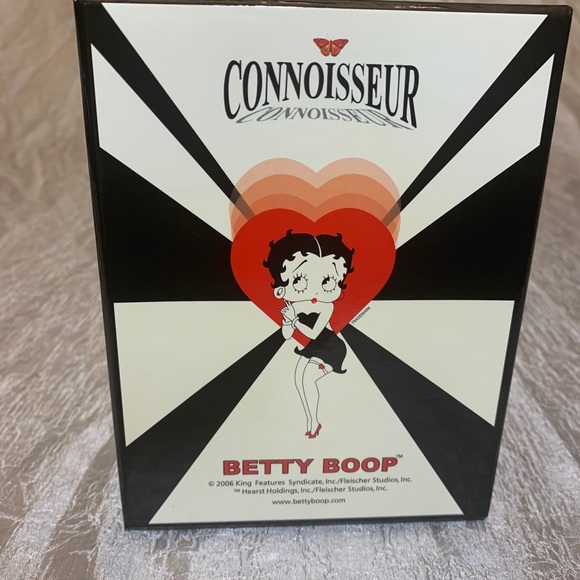 Betty Boop Hinged Box "Double Dice" BB21006 - Picture 3 of 3